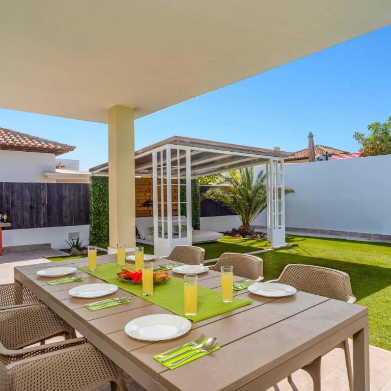 Villa Caleta Olas by Villa Plus - Villa - 2