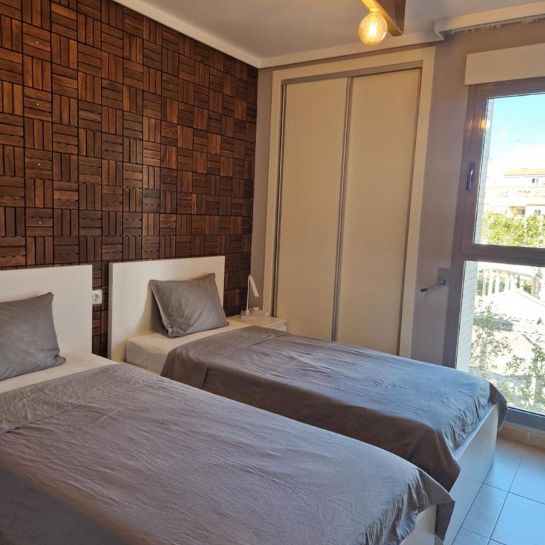Sunny Holidays - Two-Bedroom Apartment - 3