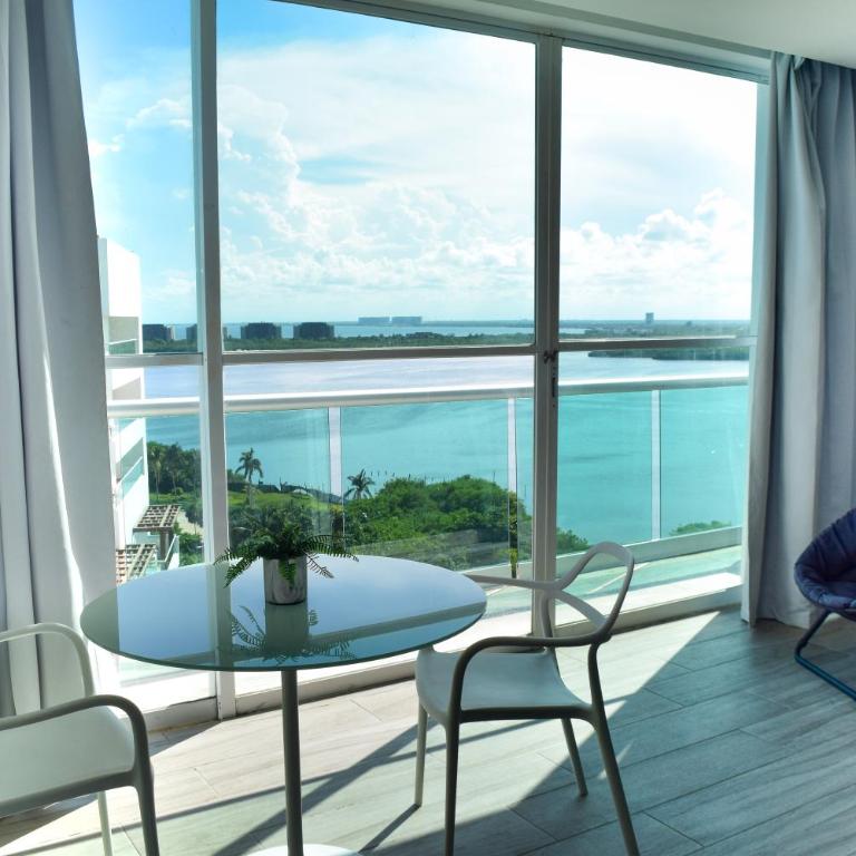 Beachfront Studio Balcony Pool & Gym - One-Bedroom Apartment - 32