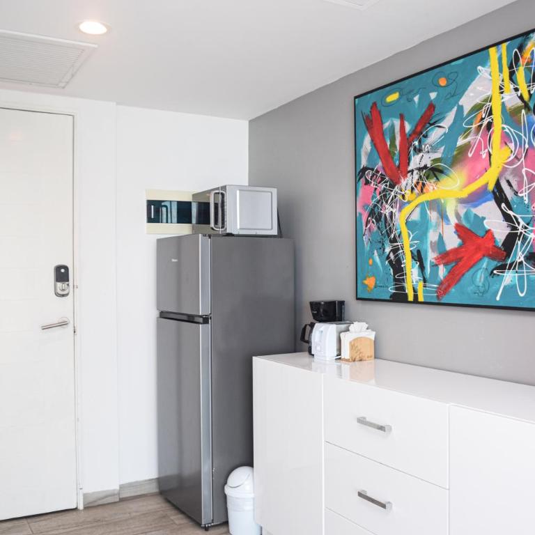 Beachfront Studio Balcony Pool & Gym - One-Bedroom Apartment - 56