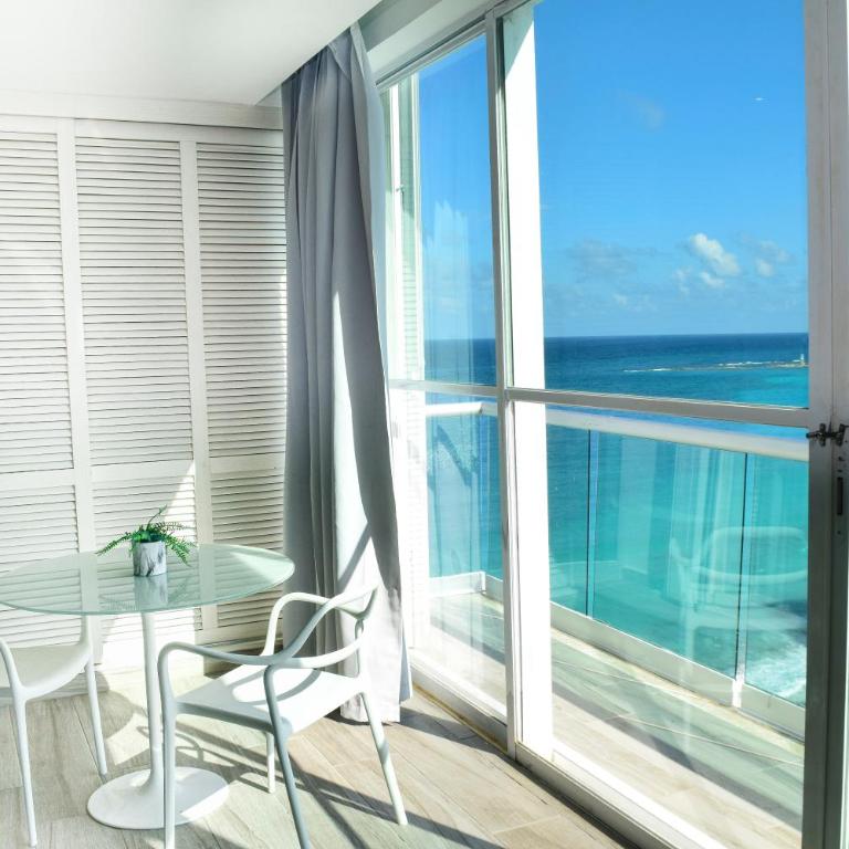 Beachfront Studio Balcony Pool & Gym - One-Bedroom Apartment - 57