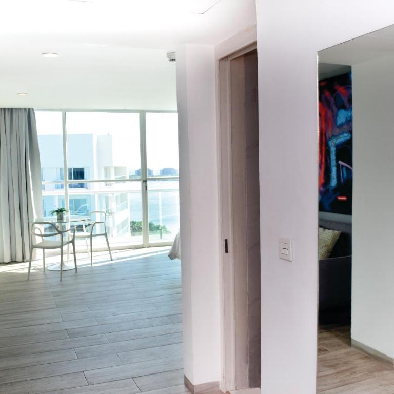 Beachfront Studio Balcony Pool & Gym - One-Bedroom Apartment - 38
