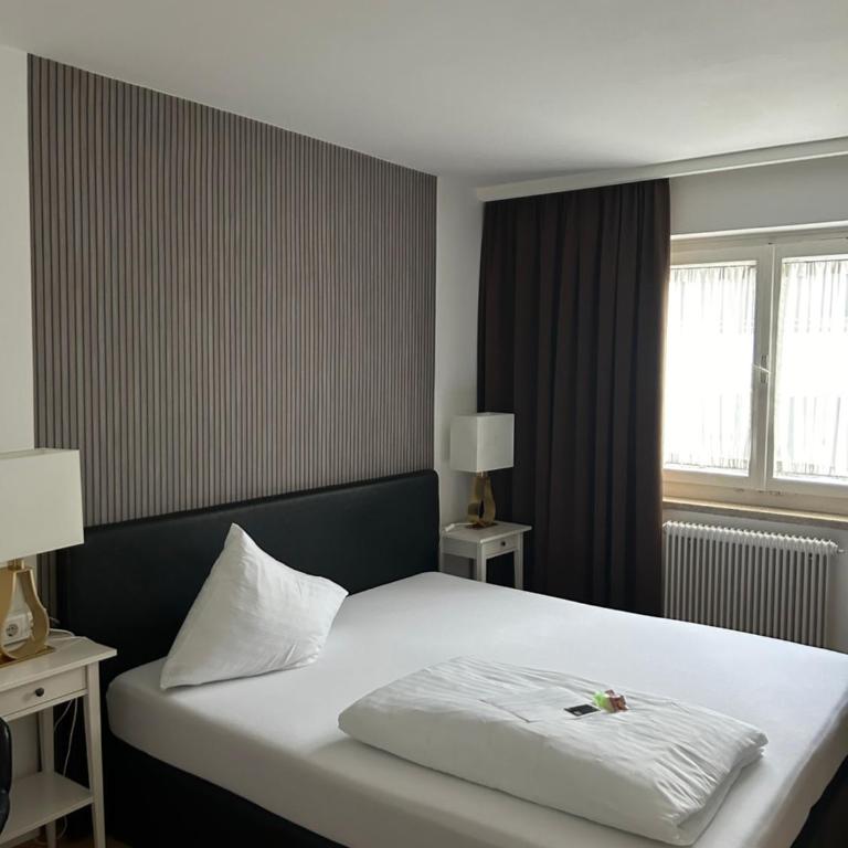 Hotel Berg - Deluxe Doppelzimmer mit Dusche - 1