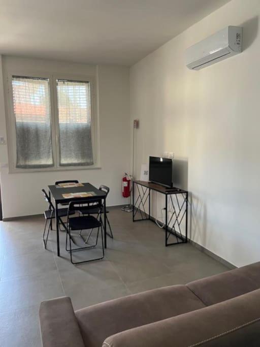 Mini loft Rina - Stazione La Spezia Migliarina - Studio Apartment with One Double Bed - 2