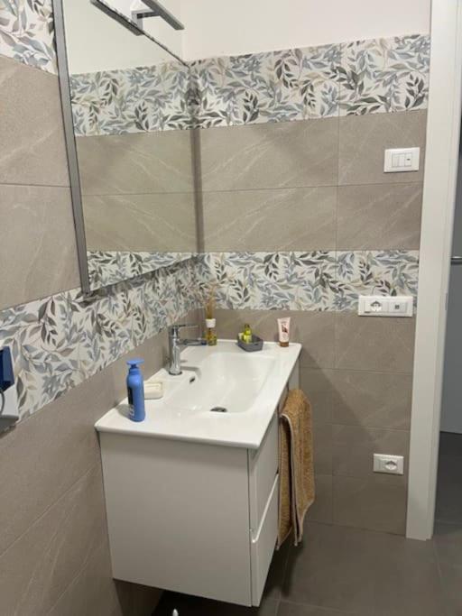 Mini loft Rina - Stazione La Spezia Migliarina - Studio Apartment with One Double Bed - 5