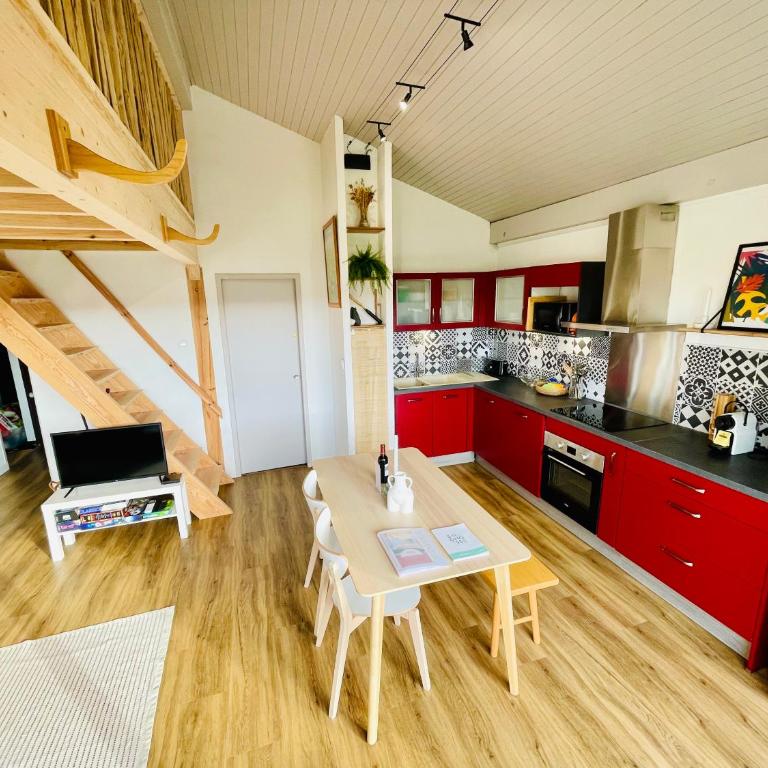 Vacances en famille, plage à pied et face à la dune ! - Two-Bedroom Apartment - 3