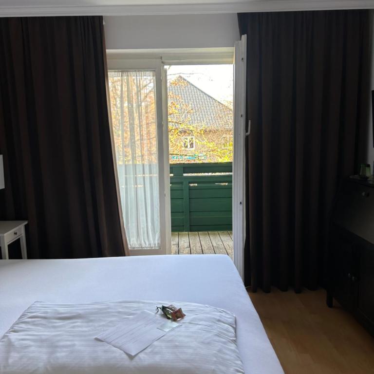 Hotel Berg - Doppelzimmer mit Balkon - 9