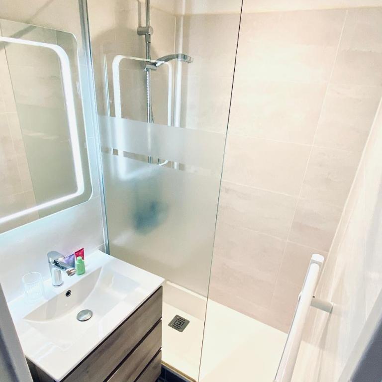 Vacances en famille, plage à pied et face à la dune ! - Two-Bedroom Apartment - 20