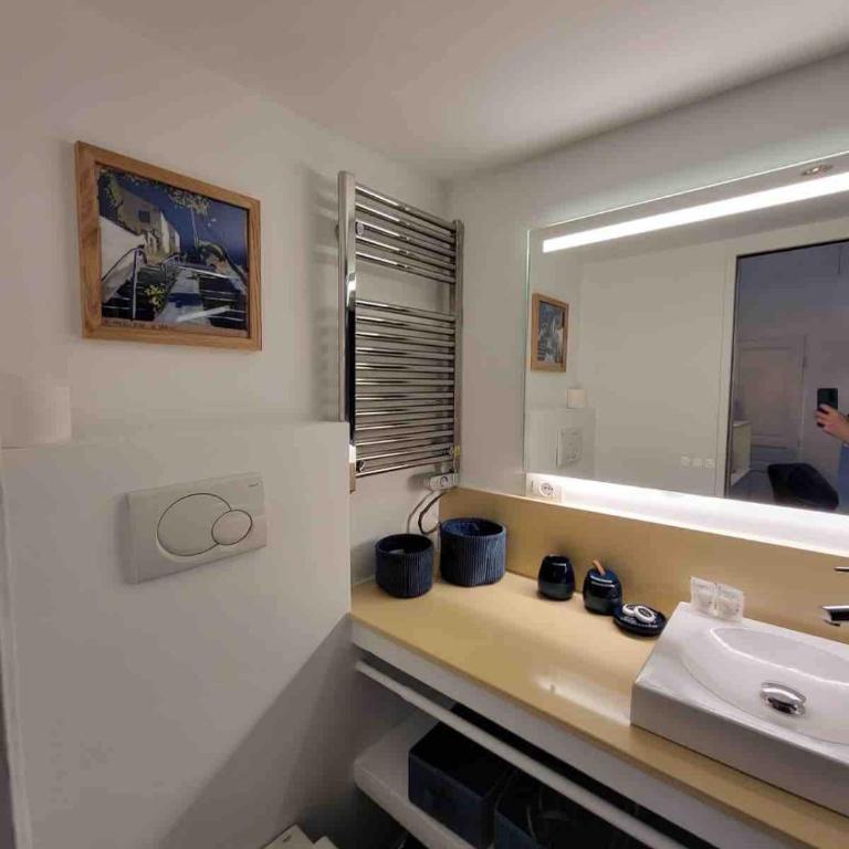 06A4 - Situation exceptionnelle au Port de Nice - Appartement 2 Chambres - 8