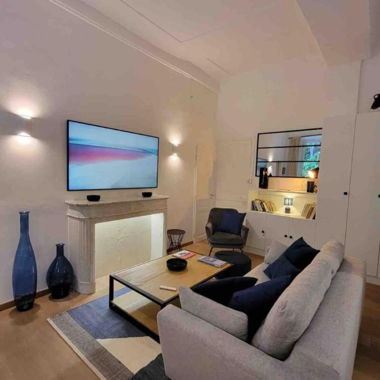 06A4 - Situation exceptionnelle au Port de Nice - Appartement 2 Chambres - 4