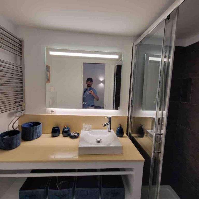 06A4 - Situation exceptionnelle au Port de Nice - Appartement 2 Chambres - 9