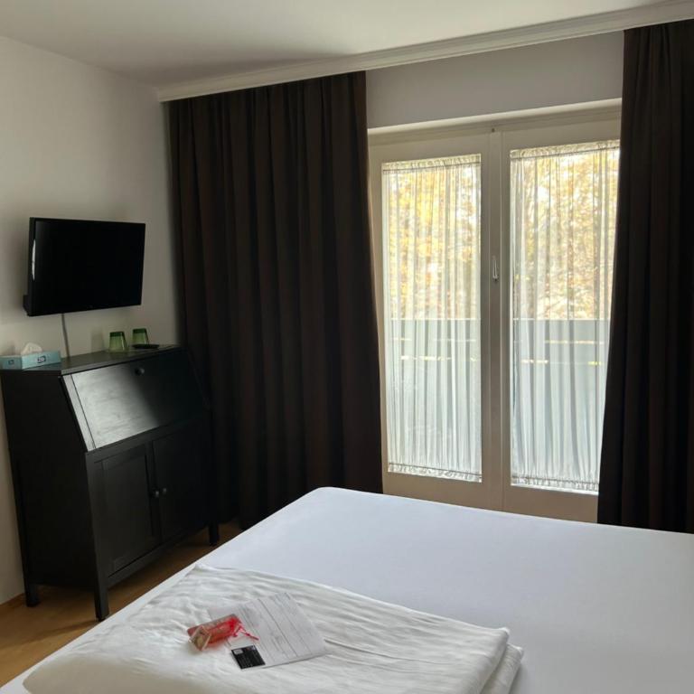 Hotel Berg - Doppelzimmer mit Balkon - 2