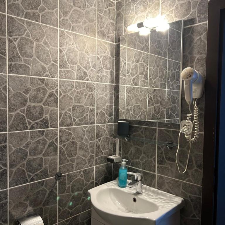 Hotel Berg - Doppelzimmer mit Balkon - 11