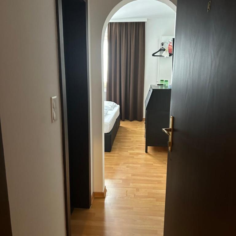 Hotel Berg - Budget Doppelzimmer - 5