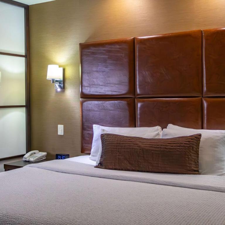 Best Western PREMIER Monterrey Aeropuerto - King Suite with Sofa Bed - Non-Smoking - 4