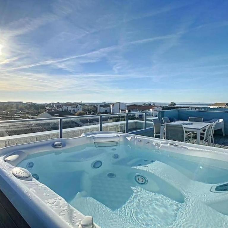 Appartement Rooftop 360 - JACUZZI - Parking - Clim - wifi - Appartement 2 Chambres - 3