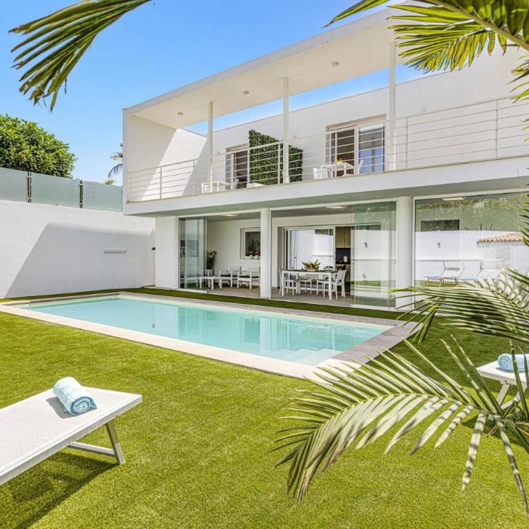 Villa Laire by Villa Plus - Villa - 1