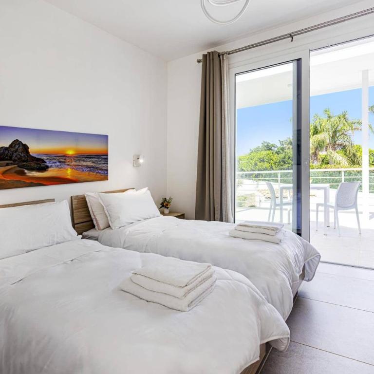 Villa Laire by Villa Plus - Villa - 11