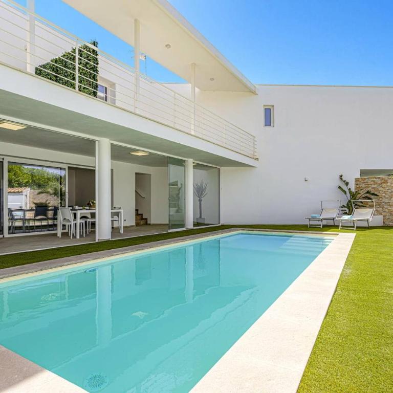 Villa Laire by Villa Plus - Villa - 17