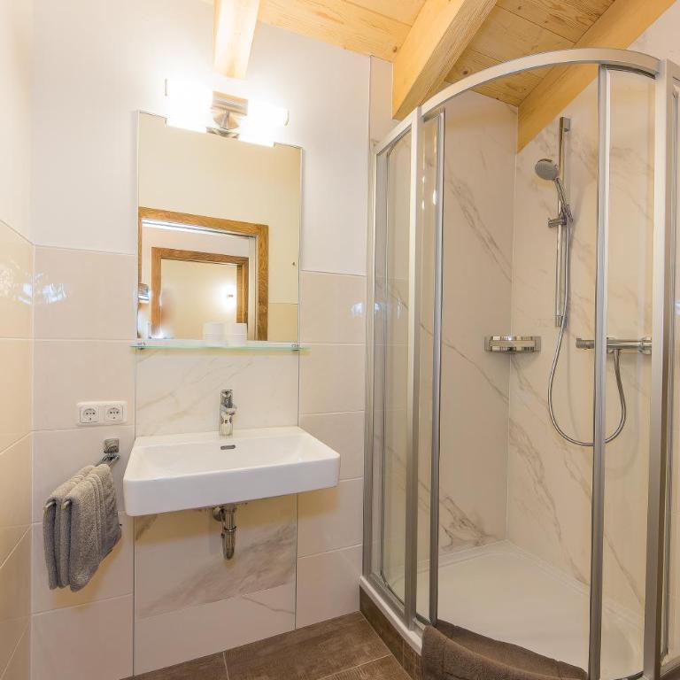 Berggasthof Christernreith - Deluxe Zimmer mit Kingsize-Bett - 3