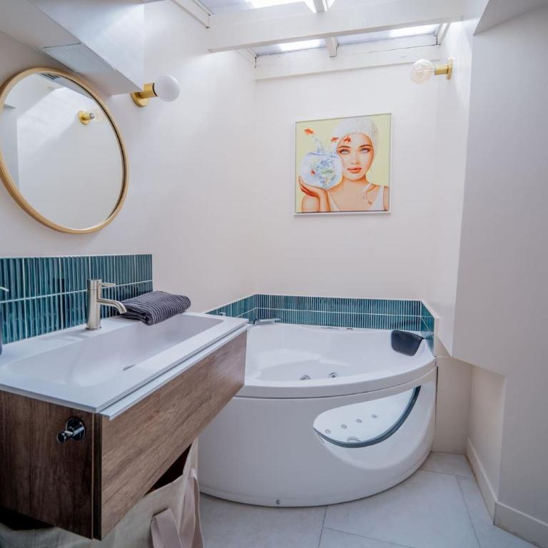 25 rue Celony - Le Vendome - Jacuzzi - VideoProjecteur - Studio - 9