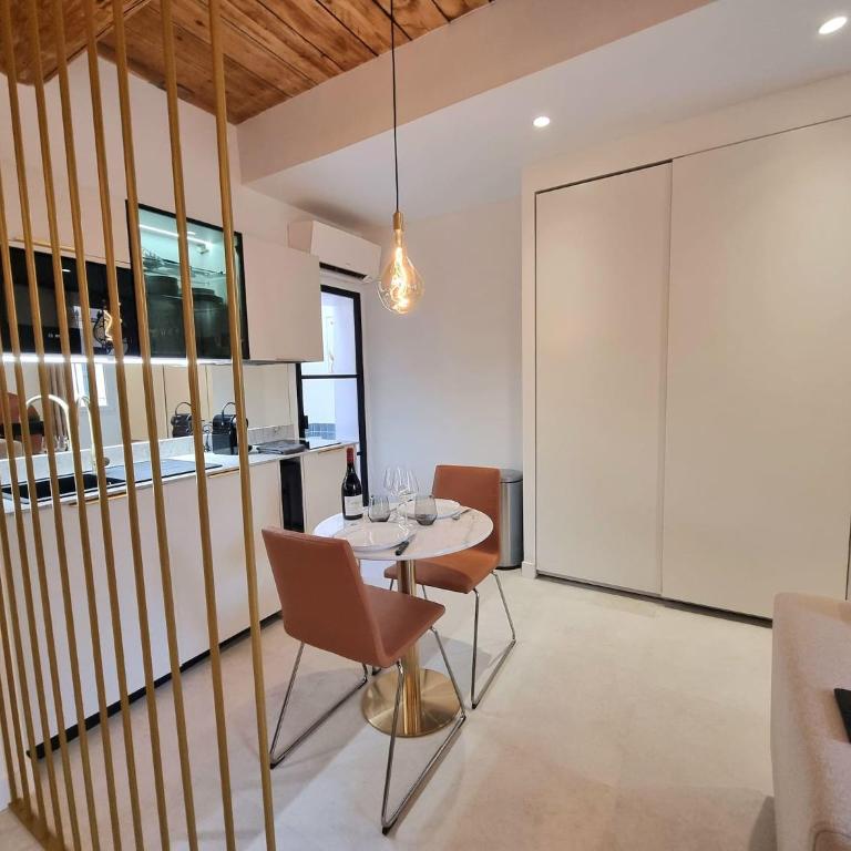 25 rue Celony - Le Vendome - Jacuzzi - VideoProjecteur - Studio - 13