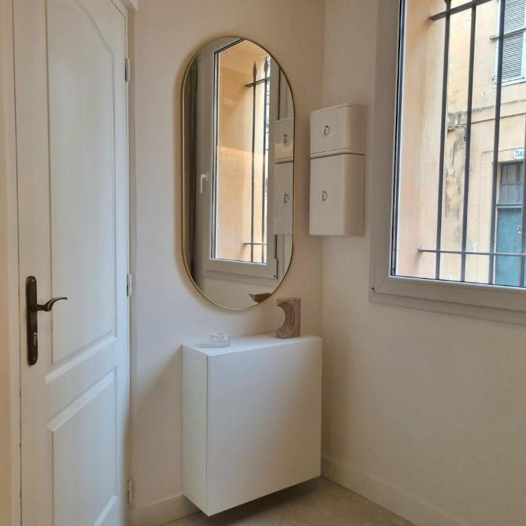 25 rue Celony - Le Vendome - Jacuzzi - VideoProjecteur - Studio - 25