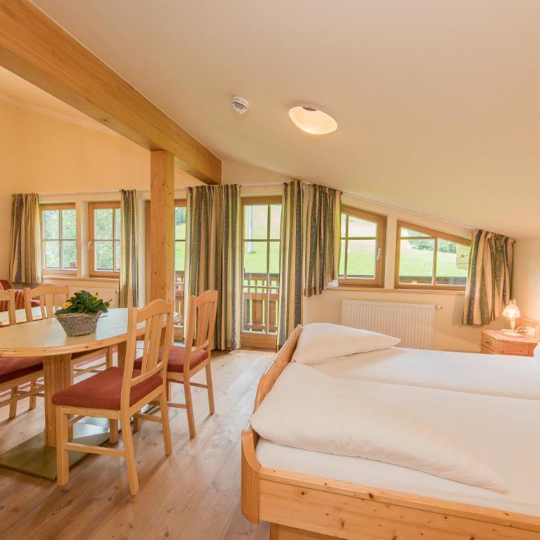 Berggasthof Christernreith - Vierbettzimmer mit Badewanne - 1