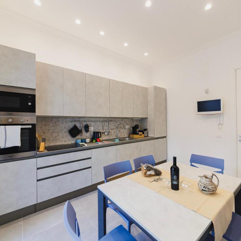 VACCARO 23 CITY AND SEA - 50m dal mare & a pochi minuti a piedi dal centro - Appartamento con 2 Camere da Letto - 23