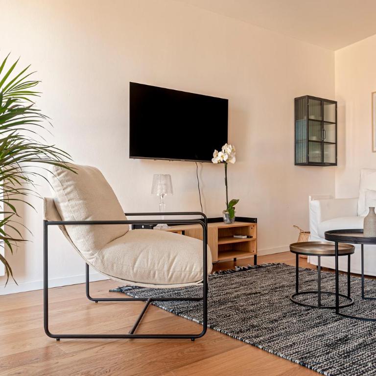 Gabrielles Roof New Modern Apartment - One-Bedroom Apartment - 8