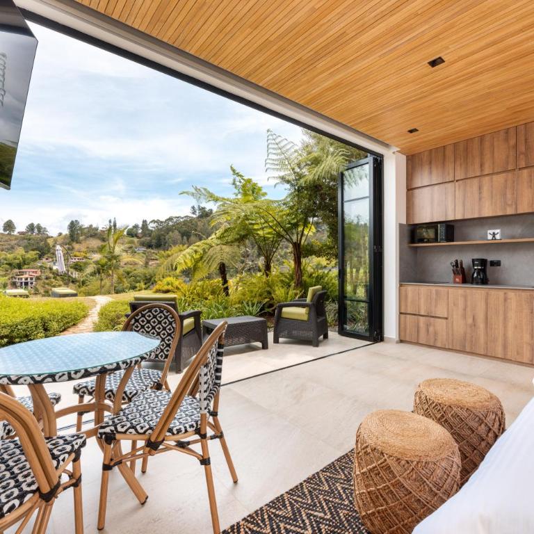 Villa al lado de la represa de Guatapé con jacuzzi y cancha de tennis privada - Casa de 4 dormitorios - 51