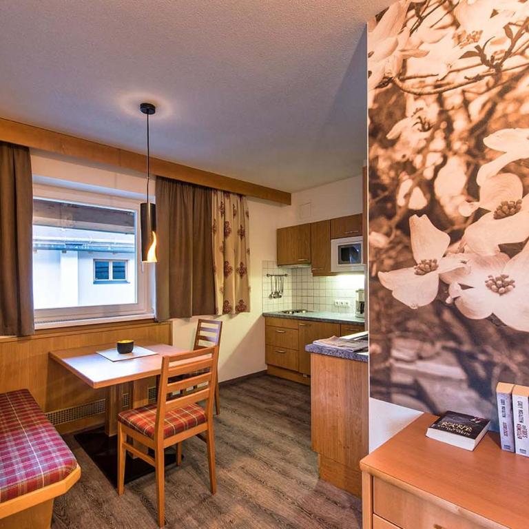 Hotel Universo - Apartment with Balcony - 3