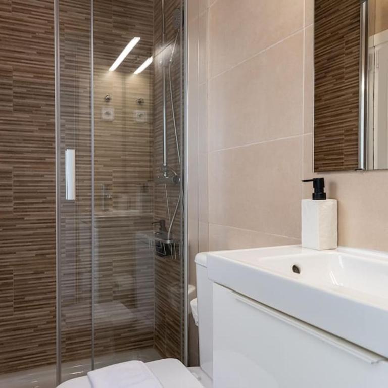 AR Lavapiés céntrico apartamento con patio - One-Bedroom Apartment - 18