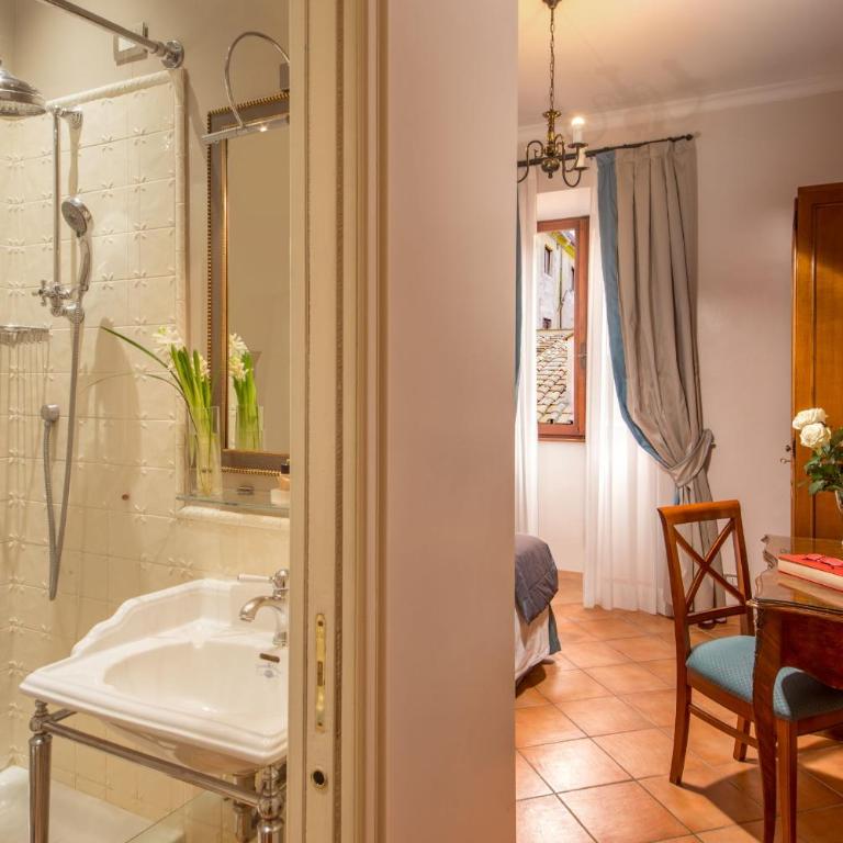 Hotel Mozart - Camera Singola - Via dei Greci 23 - 1