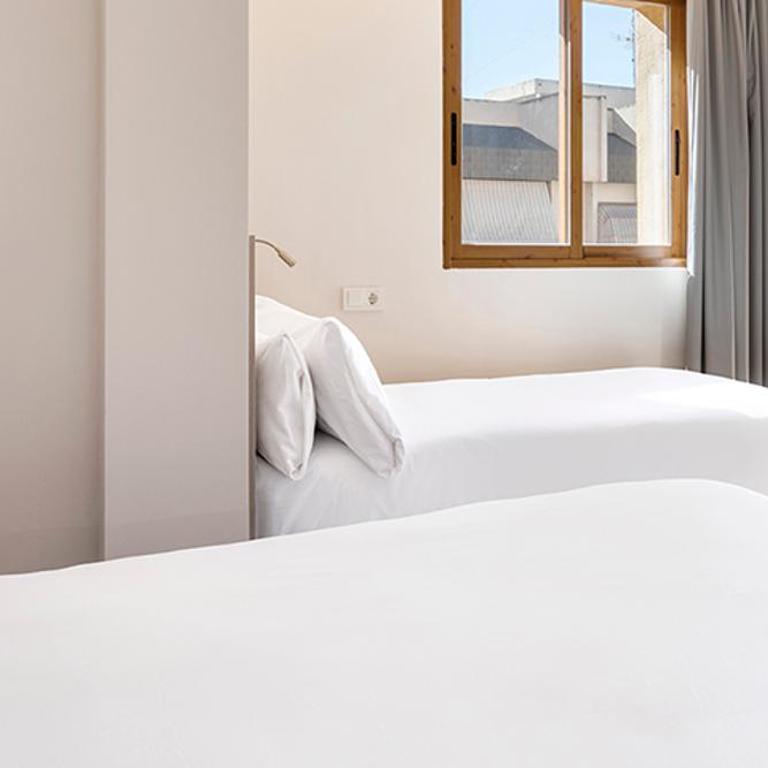 Hotel Andalucía - Habitación Triple con balcón - 6