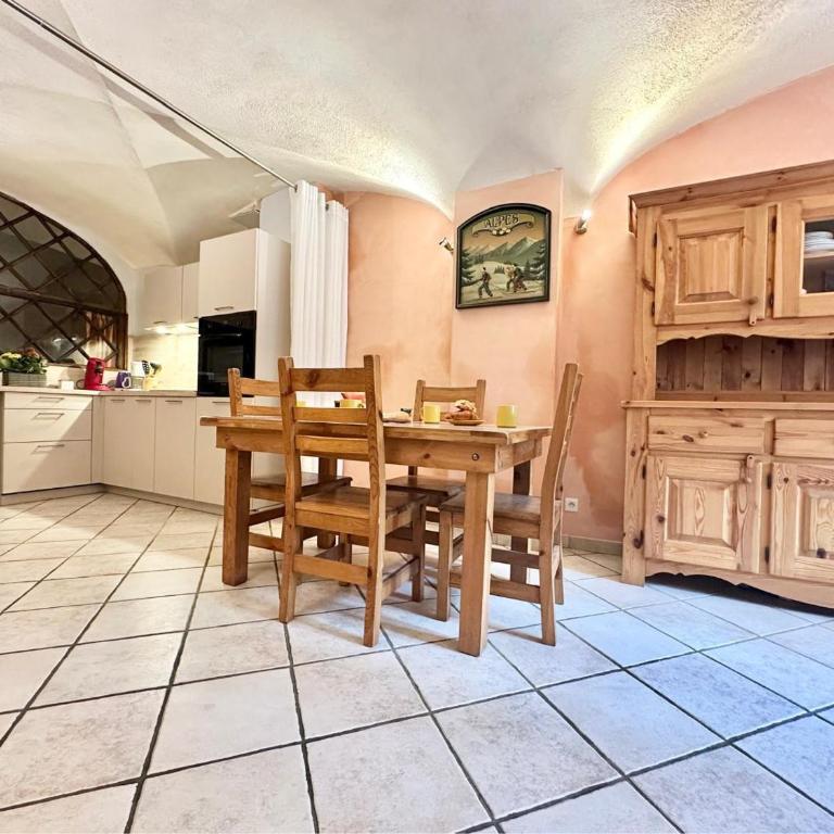 Charmant 2 pièces avec Wi-Fi et parking à La Salle-les-Alpes - FR-1-762-53 - Appartement - 4