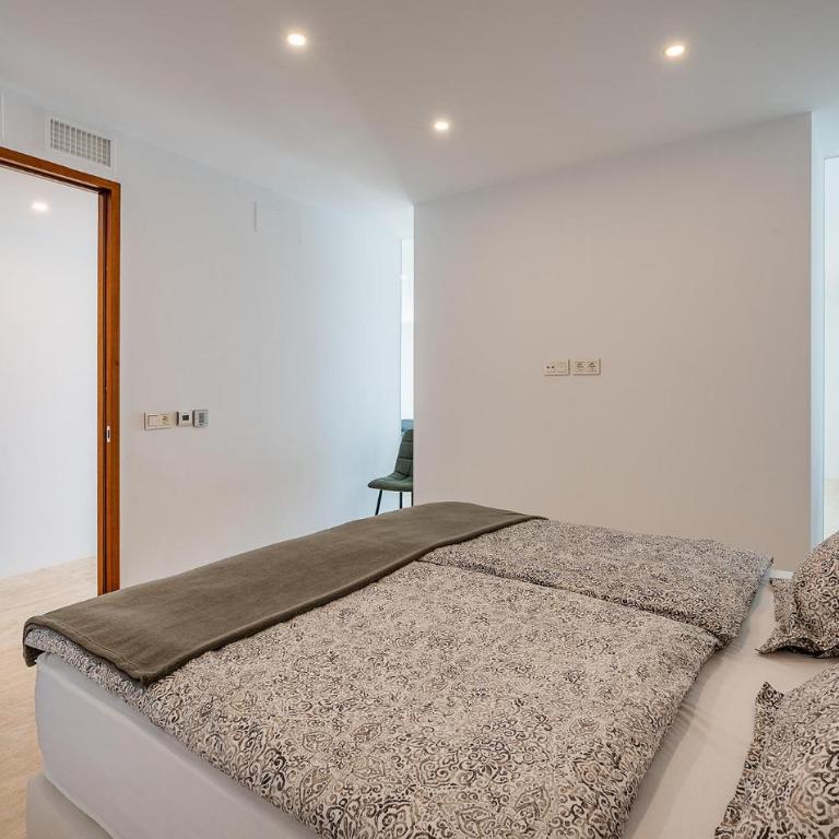 Beach Front Home In Granada - Five-Bedroom Holiday Home - 26