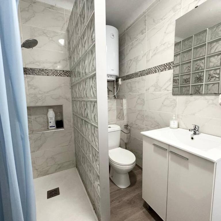 Apartsalou Bilbao - One-Bedroom Apartment - 4