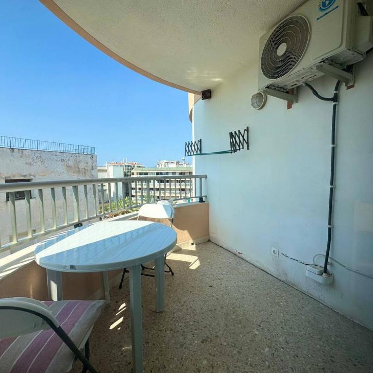 Apartsalou Bilbao - One-Bedroom Apartment - 12