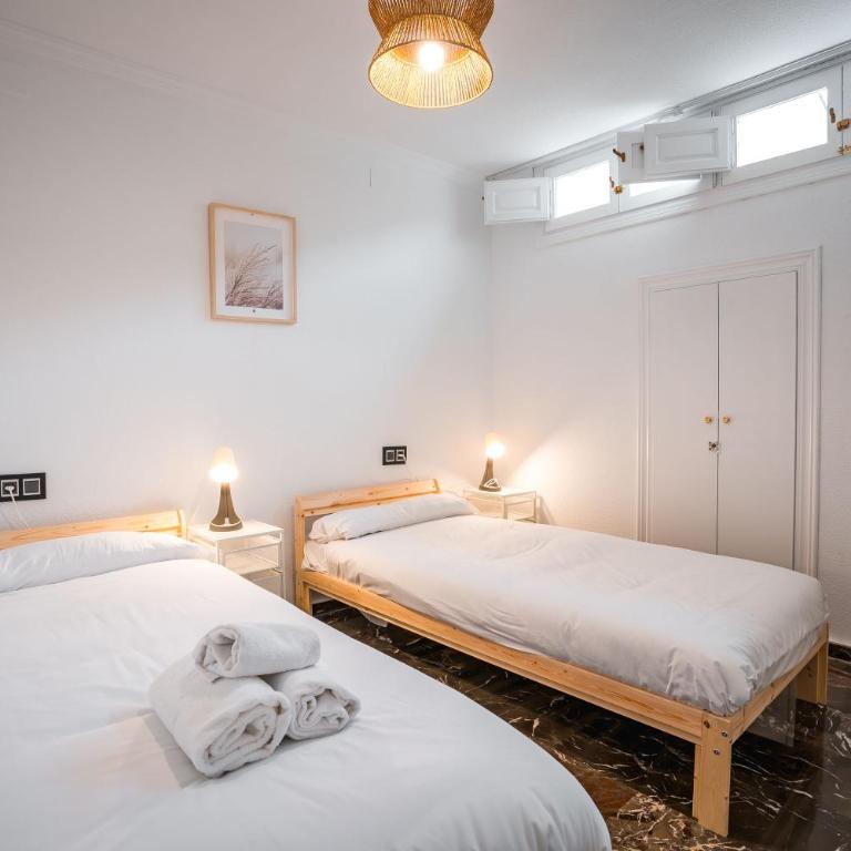- Apartamento en pleno Centro - QH Ayuntamiento Granada - Two-Bedroom Standard Apartment - 3