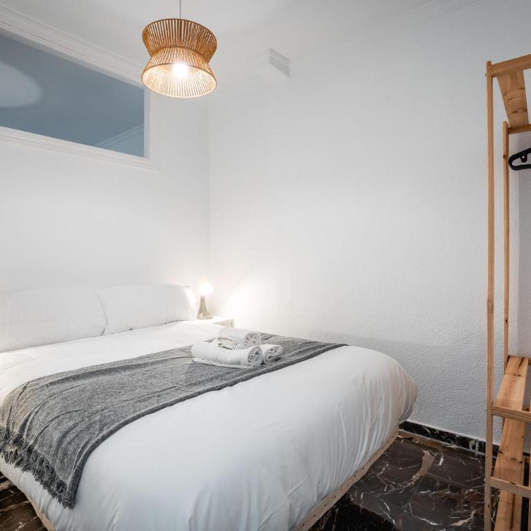 - Apartamento en pleno Centro - QH Ayuntamiento Granada - Two-Bedroom Standard Apartment - 4