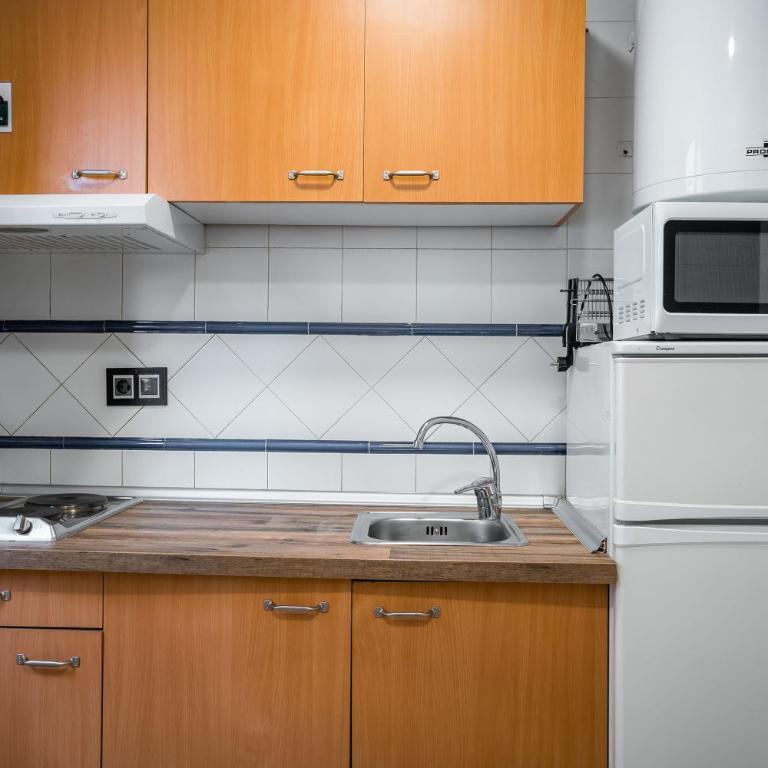 - Apartamento en pleno Centro - QH Ayuntamiento Granada - Two-Bedroom Standard Apartment - 13