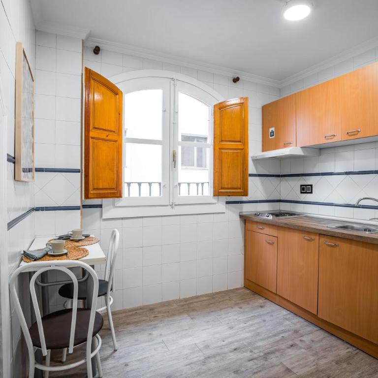 - Apartamento en pleno Centro - QH Ayuntamiento Granada - Two-Bedroom Standard Apartment - 14