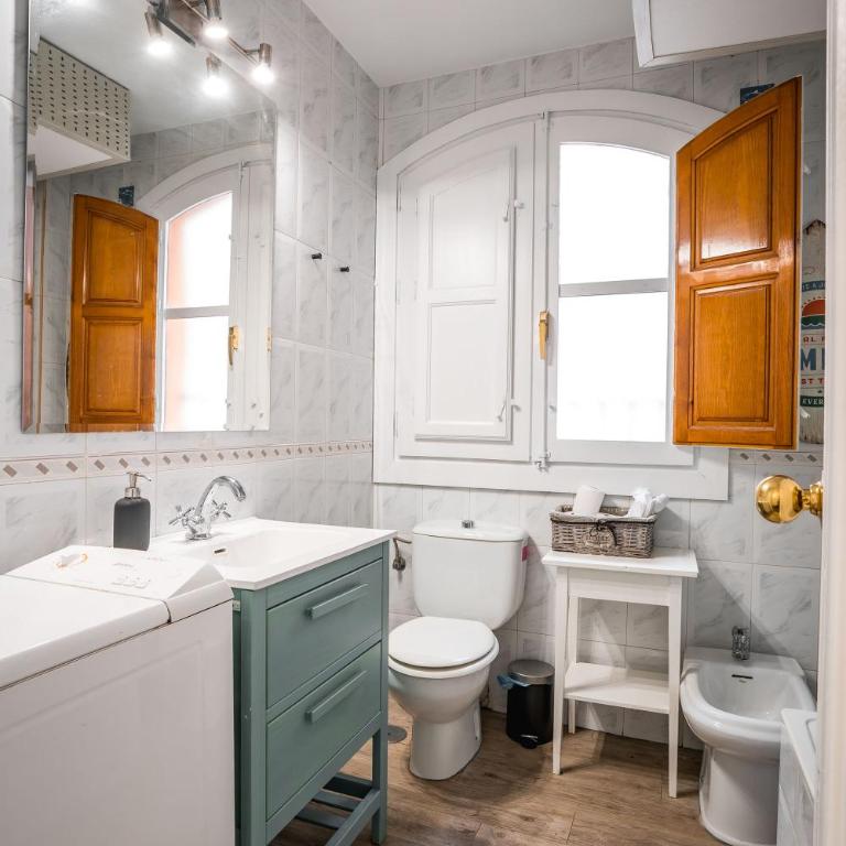 - Apartamento en pleno Centro - QH Ayuntamiento Granada - Two-Bedroom Standard Apartment - 17