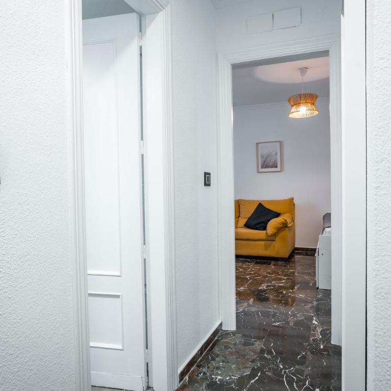 - Apartamento en pleno Centro - QH Ayuntamiento Granada - Two-Bedroom Standard Apartment - 19