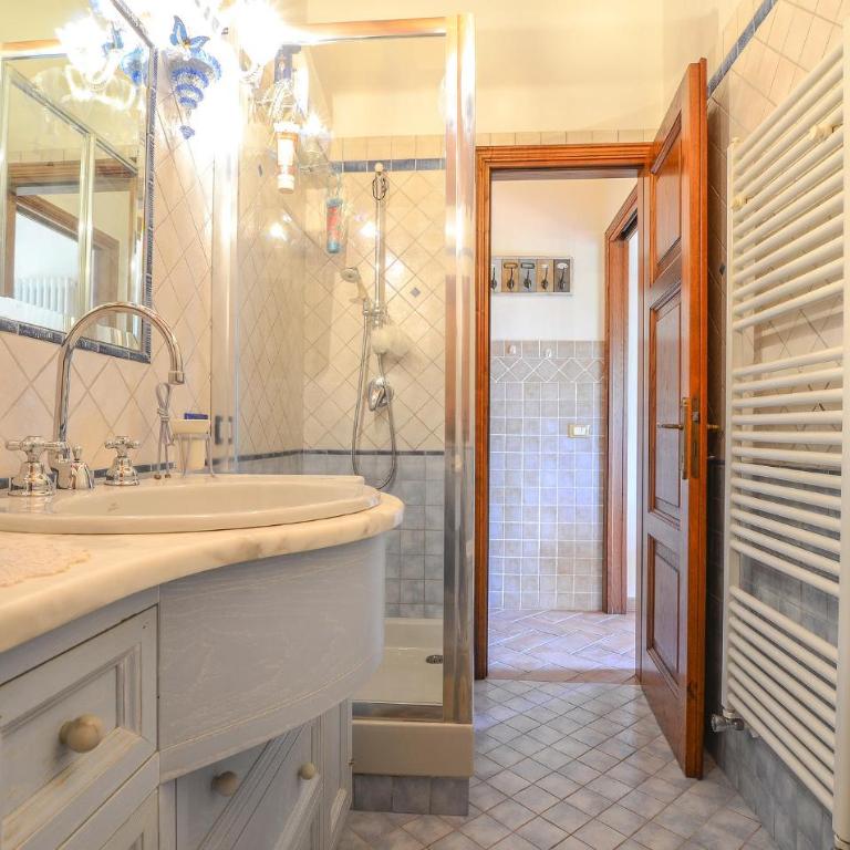 Incredibile Casa A Camaiore - Casa Vacanze con 4 Camere da Letto - 23