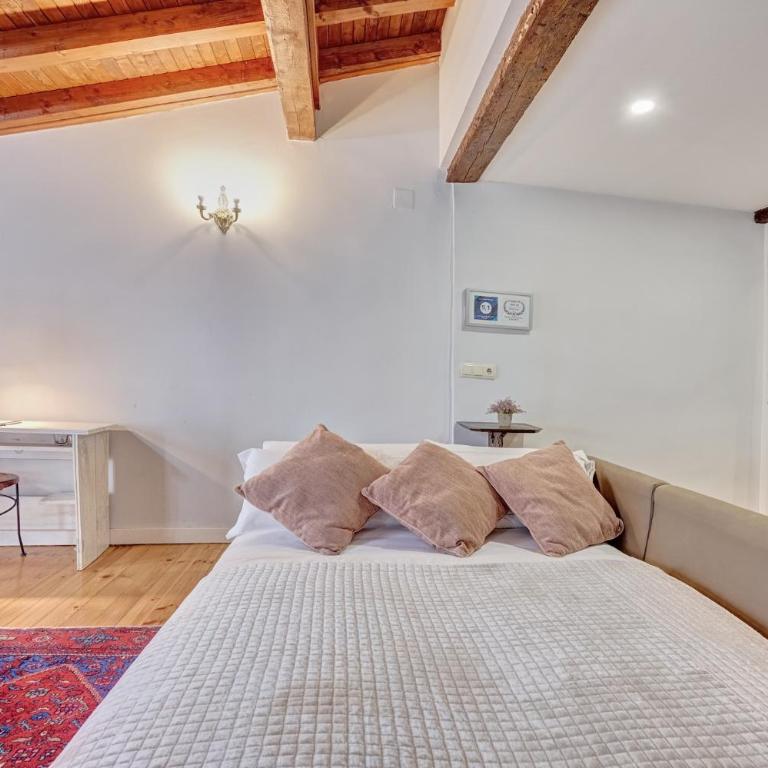 Heart of Pamplona Apartments I by clabao - Penthouse Apartment - 8