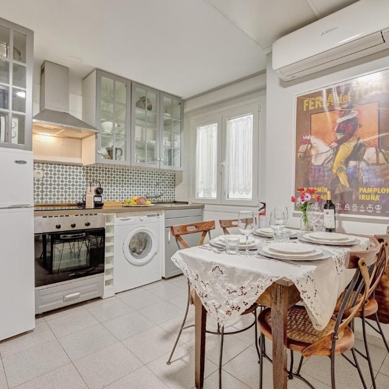 Heart of Pamplona Apartments I by clabao - Penthouse Apartment - 13