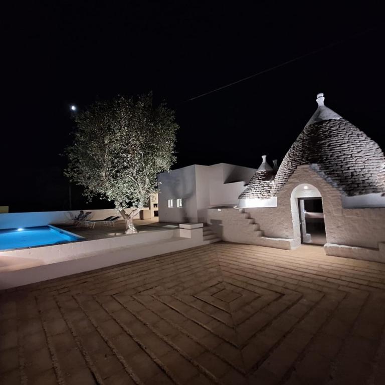 Trulli au milieu d'un champ d'oliviers avec piscine - Villa con 3 Camere da Letto - 30