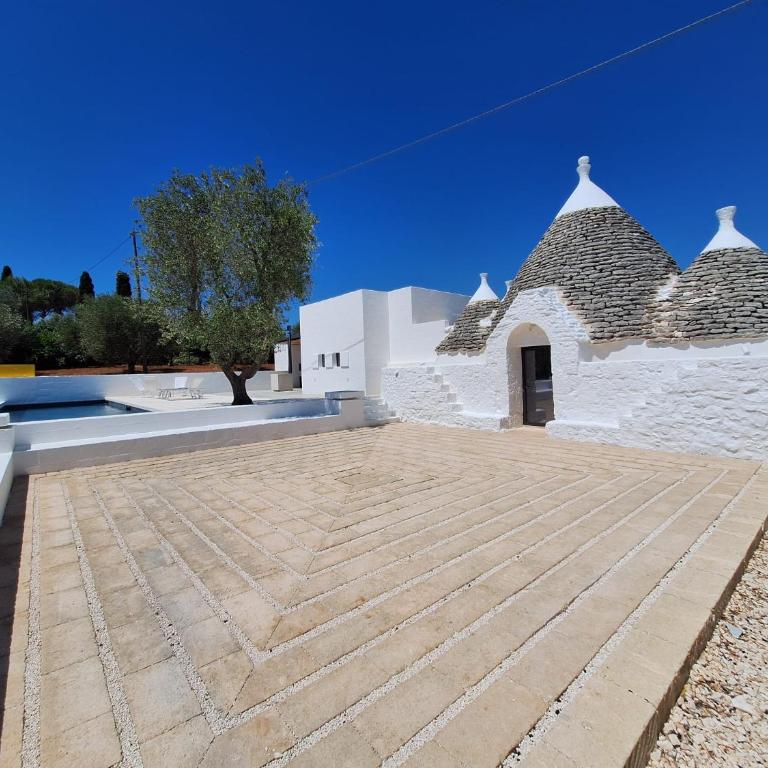 Trulli au milieu d'un champ d'oliviers avec piscine - Villa con 3 Camere da Letto - 34